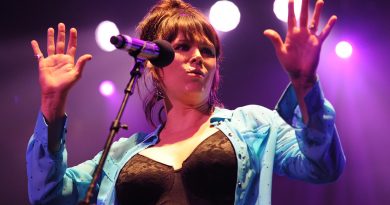 Tell 'Em To Hold On Beth Hart