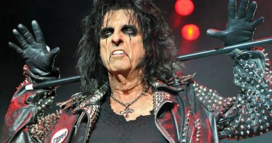 Alice Cooper - Earwigs to Eternity