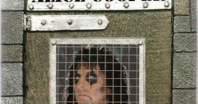 Alice Cooper - Is Anyone Home?