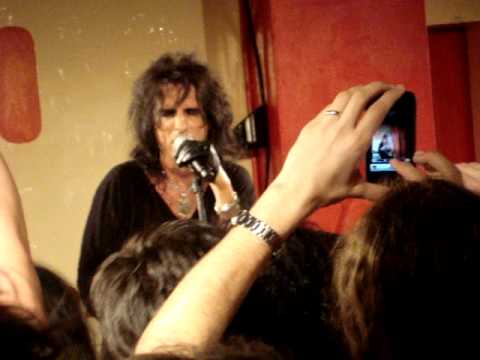 Alice Cooper - We Gotta Get Out Of This Place