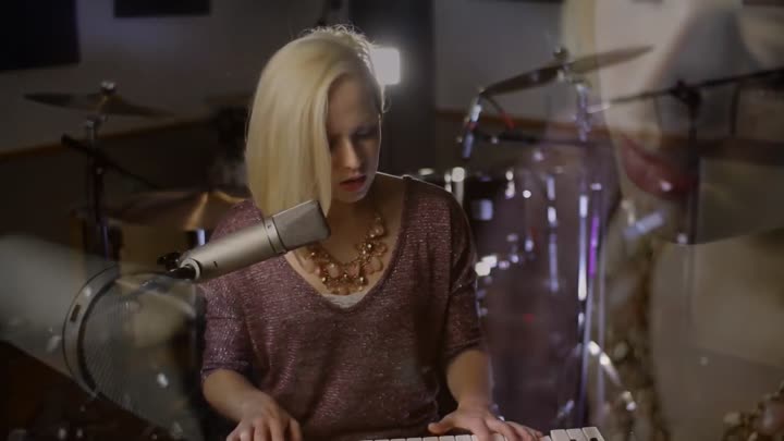 Madilyn Bailey - I Knew You Were Trouble