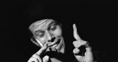 Tom Waits - Red Shoes By The Drugstore