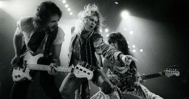 Van Halen - She's The Woman