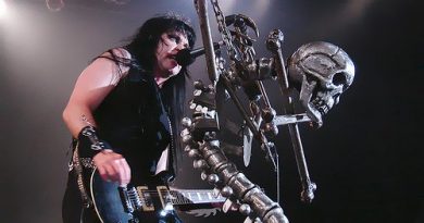 W.A.S.P. - Hate To Love Me