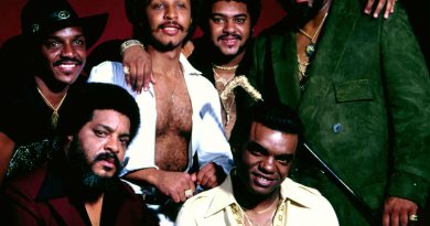 The Isley Brothers - I Need Your Body