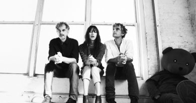 Blonde Redhead - Swing Pool