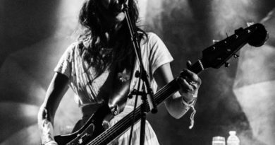 Blonde Redhead — Black Guitar