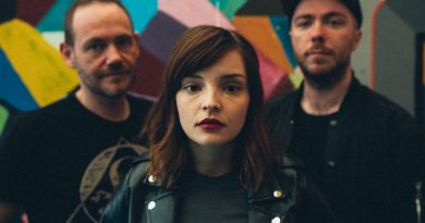 CHVRCHES – Playing Dead