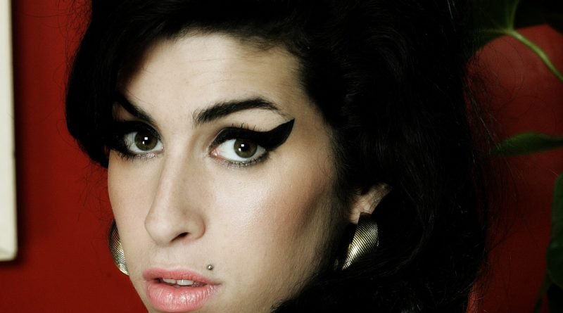 Amy Winehouse - Hey Little Rich Girl