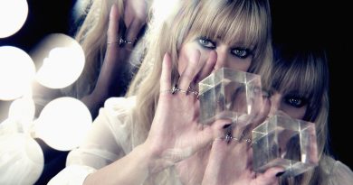 Chromatics - Touch Red