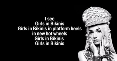 Poppy - Girls in bikinis