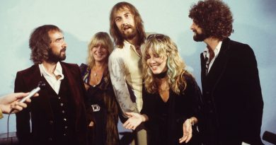Fleetwood Mac - Everybody Finds Out