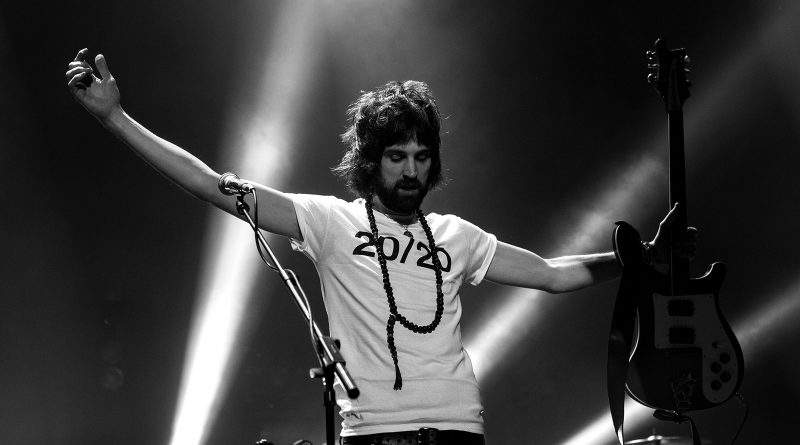 Kasabian -Are You Looking for Action?