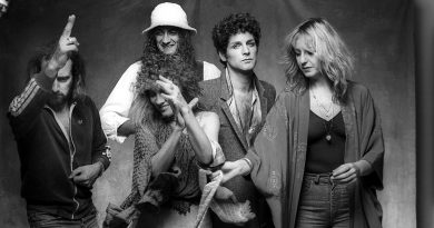 Fleetwood Mac - These Strange Times