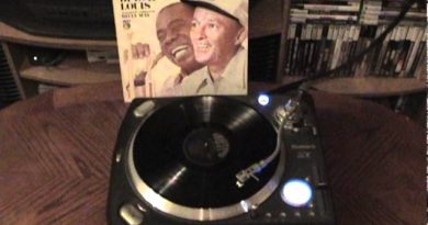 Bing Crosby Ft. Louis Armstrong - Sugar
