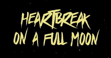 Chris Brown - Heartbreak on a Full Moon