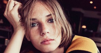 Maya Hawke - Goodbye Rocketship