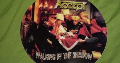 Accept - Walking In The Shadow