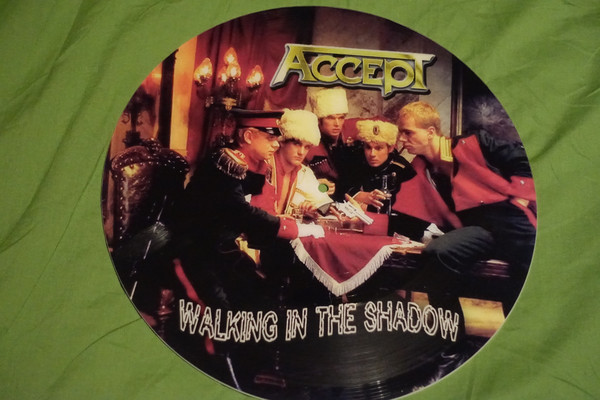 Accept - Walking In The Shadow