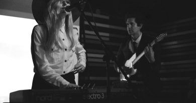 Still Corners - Bad Country