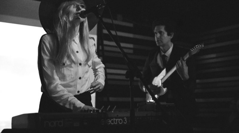 Still Corners - Bad Country