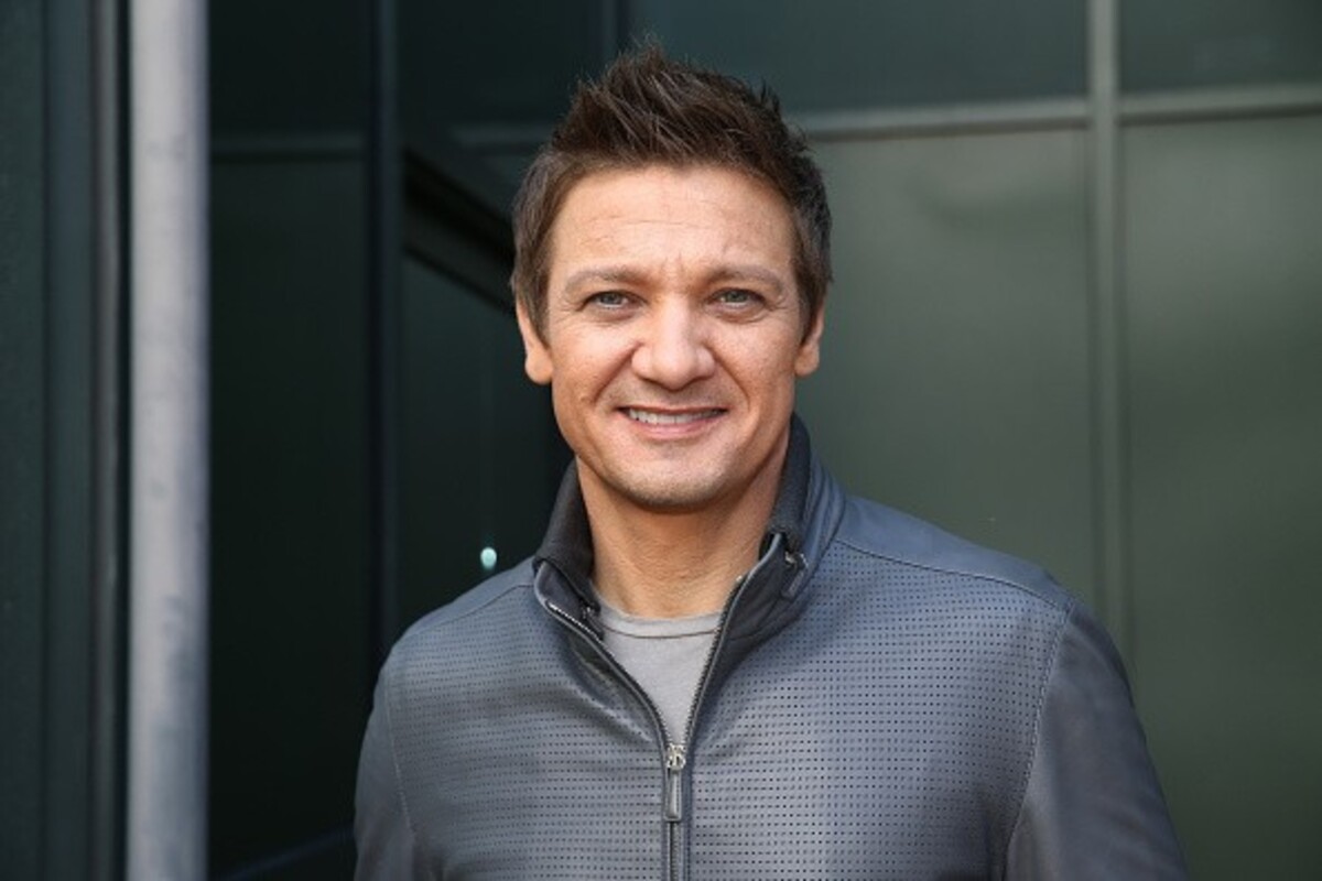 Jeremy Renner - “Just My Type” (Official Lyric Video) 