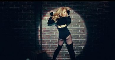 Madonna - Give Me All Your Luvin