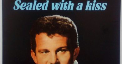 Bobby Vinton - Sealed With A Kiss