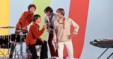 The Monkees - She Hangs Out