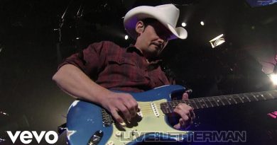 Brad Paisley - She's Everything