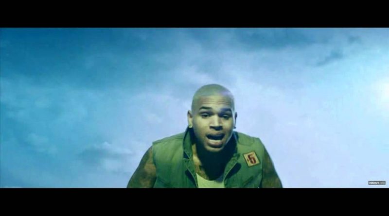 Chris Brown - Talk Ya Ear Off