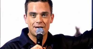 Robbie Williams - Handsome Man