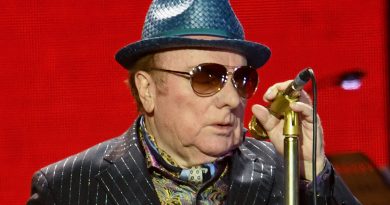 Van Morrison - You Don't Pull No Punches, But You Don't Push the River