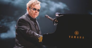 Elton John - Watching The Planes Go By