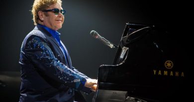 Elton John - Dark Diamond