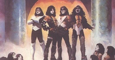 Kiss - Christine Sixteen