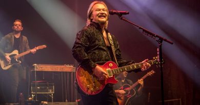 Travis Tritt - The Girl's Gone Wild