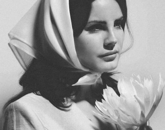 Lana Del Rey - Queen of Disaster