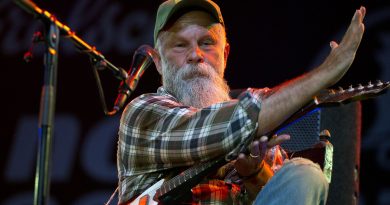 Seasick Steve - Don't Know Why She Love Me But She Do