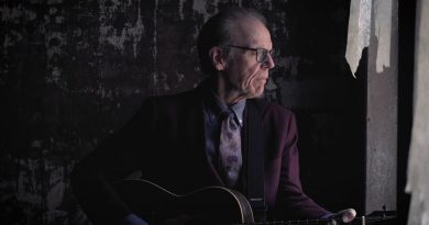 John Hiatt - God's Golden Eyes