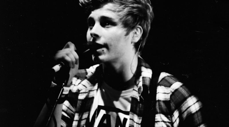 Luke Hemmings - Starting line