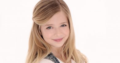 Jackie Evancho — Away In A Manger