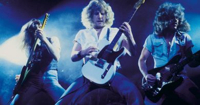 Status Quo - Velvet Curtains