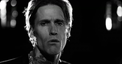 Buckcherry - The Feeling Never Dies