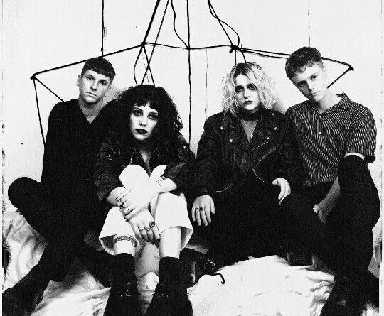 Pale Waves - Odd Ones Out