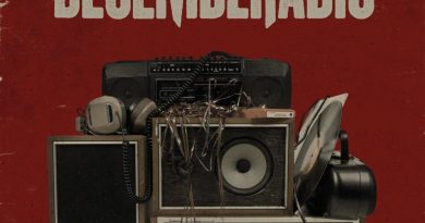 DecembeRadio - Find You Waiting