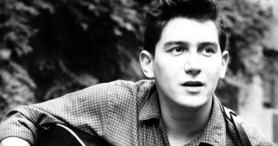 Phil Ochs - Is There Anybody Here?