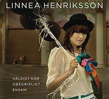 Linnea Henriksson - Väldigt kär/Obegripligt ensam