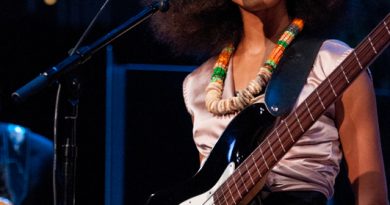 Esperanza Spalding - Readying to Rise (legs)