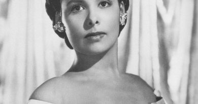 Lena Horne - Just Squeeze Me